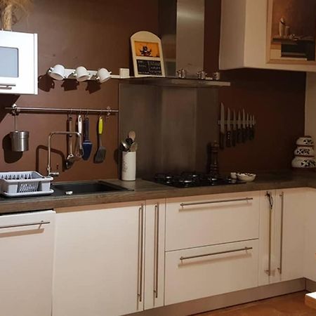 Un Charmant Logement Apartment Aigues-Mortes Bagian luar foto