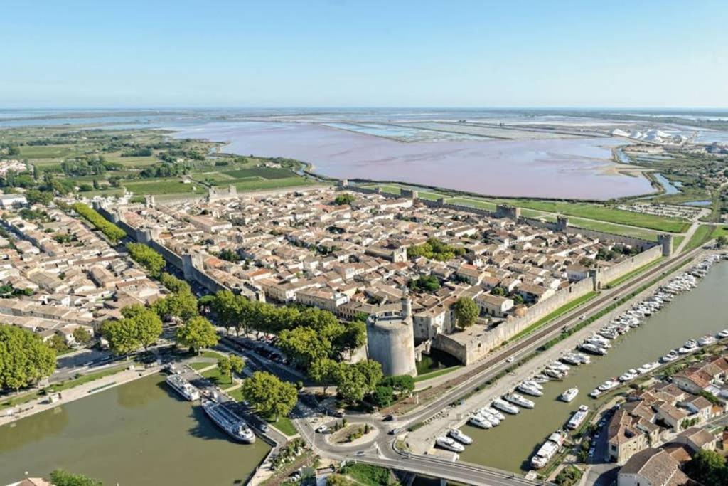 Un Charmant Logement Apartment Aigues-Mortes Bagian luar foto