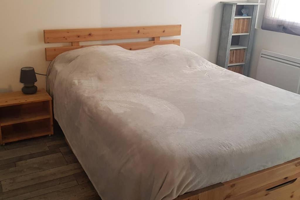 Un Charmant Logement Apartment Aigues-Mortes Bagian luar foto