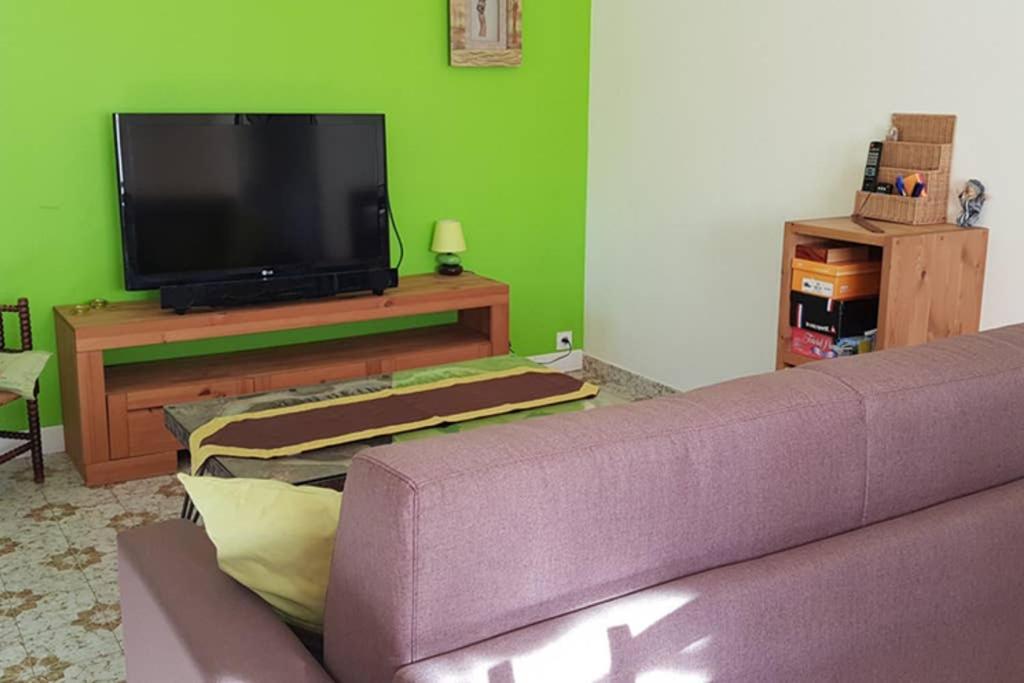 Un Charmant Logement Apartment Aigues-Mortes Bagian luar foto
