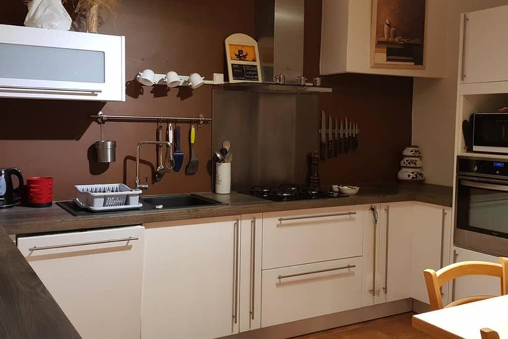 Un Charmant Logement Apartment Aigues-Mortes Bagian luar foto