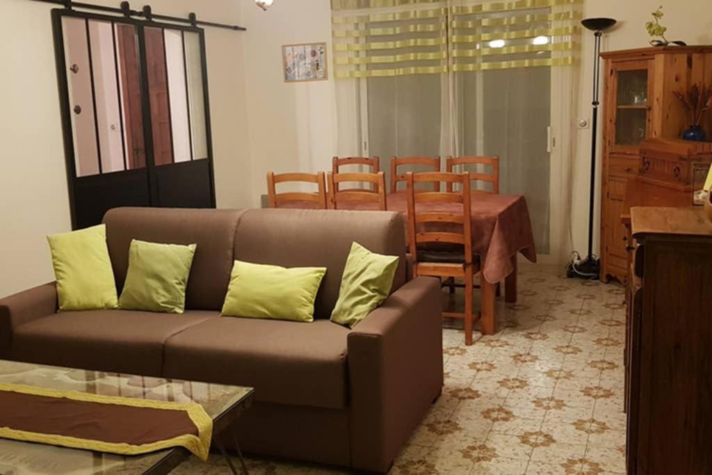 Un Charmant Logement Apartment Aigues-Mortes Bagian luar foto