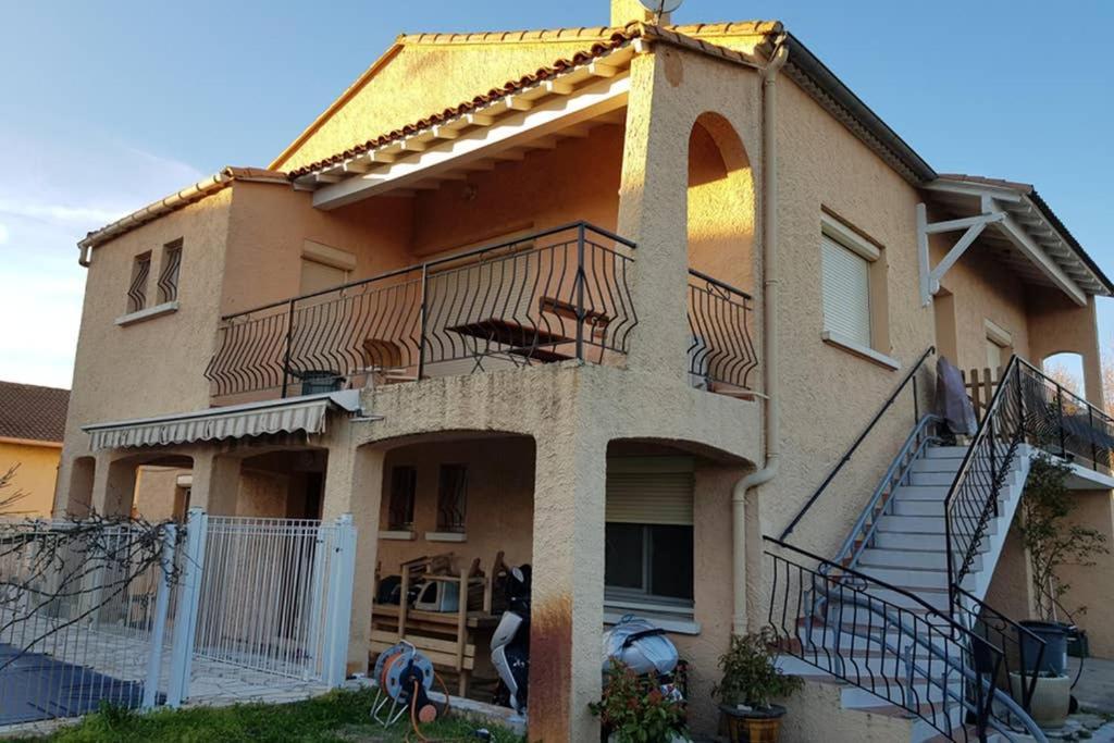 Un Charmant Logement Apartment Aigues-Mortes Bagian luar foto